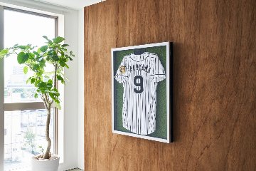 【メーカー直送品】アルナ 前開き式ユニフォームケース UVカットアクリル仕様 ユニフォーム・Tシャツ用額の画像