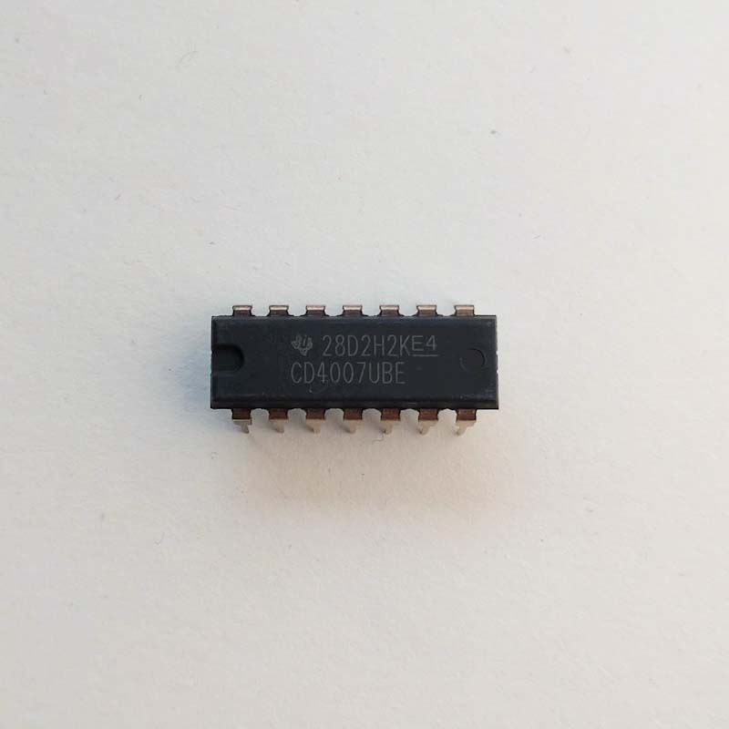 IC CD4007UBEの画像