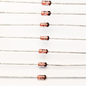 ツェナーダイオード　8.7V　1N5238Bの画像