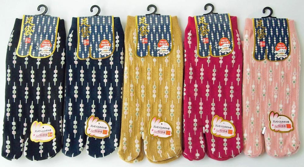 女性用足袋型ソックス スニーカー丈だんご柄の画像