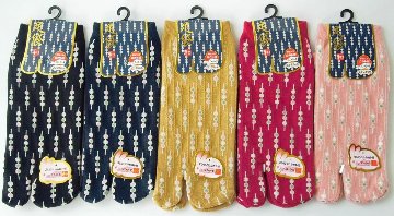 女性用足袋型ソックス スニーカー丈だんご柄の画像