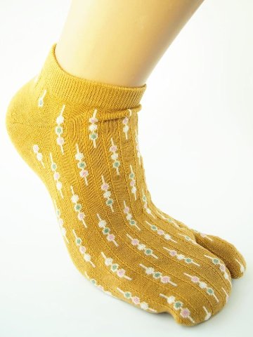 女性用足袋型ソックス スニーカー丈だんご柄の画像