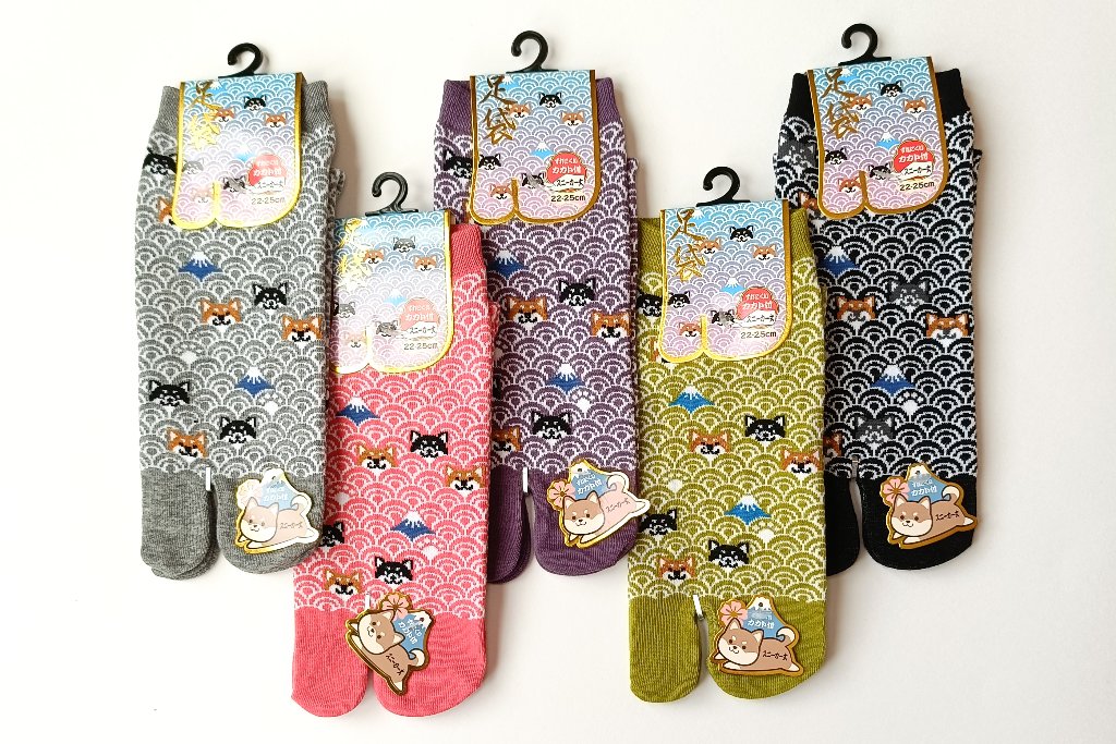 女性用足袋型ソックス スニーカー丈和柄柴犬青海波の画像