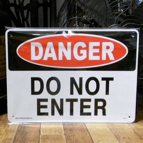 危険 立入禁止 DANGERサインプレート　プラスティックサイン看板　アメリカン雑貨の画像