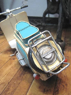 ベスパモデルスクーター【ツートン】 ブリキのおもちゃ ブリキ製オートバイ アメリカン雑貨画像
