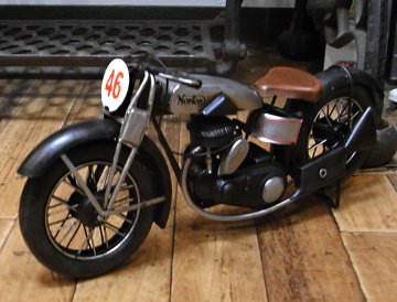 norton オールドバイク　ブリキのおもちゃ ブリキ製オートバイ アメリカン雑貨画像