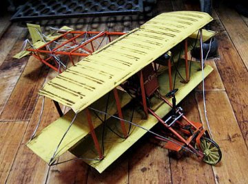 ブリキ飛行機 三葉機　ブリキのおもちゃ　ブリキ製飛行機　アメリカン雑貨画像