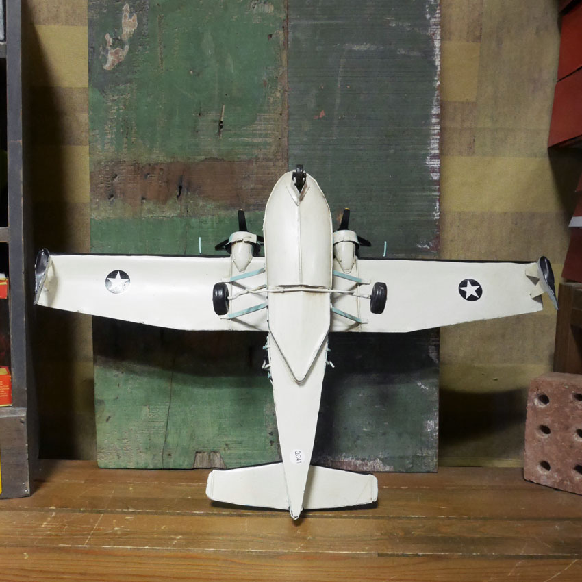 ブリキ飛行機  ブリキのおもちゃ　ブリキ製飛行機　アメリカン雑貨画像