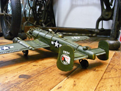 ブリキ製戦闘機 ブリキのおもちゃ　ブリキ製飛行機　アメリカン雑貨画像