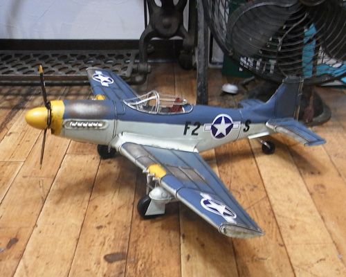 戦闘機【F2モデル】 ブリキのおもちゃ　ブリキ製飛行機　アメリカン雑貨画像