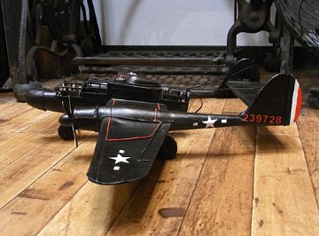 戦闘機 ブリキのおもちゃ　ブリキ製飛行機　アメリカン雑貨画像