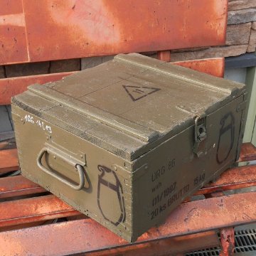 チェコ軍 アミニッションボックス 手榴弾入れ 収納ボックス グレネードケース　ミリタリー画像