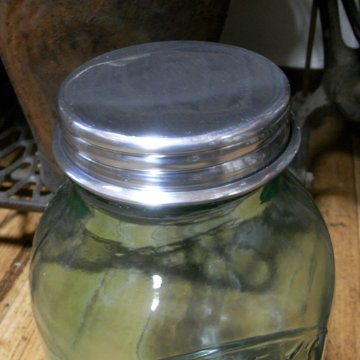 アンティーク ガラス瓶 グリーンキャップジャー 保存容器　ガーデニング雑貨　カントリー雑貨　　画像