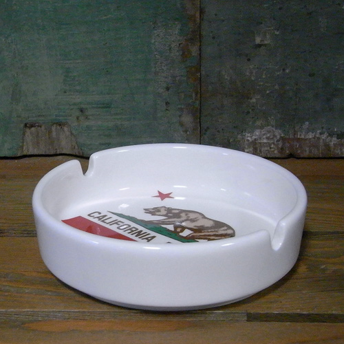 カリフォルニア ラウンド型灰皿 アッシュトレイ 卓上灰皿　アメリカン雑貨画像