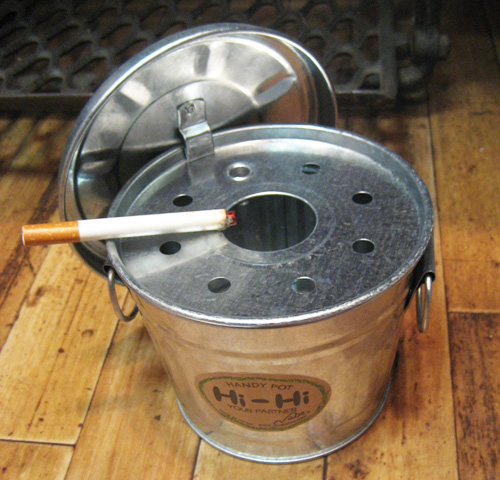 トラッシュ缶灰皿ブリキ製  卓上灰皿 アッシュトレイ　アメリカン雑貨画像