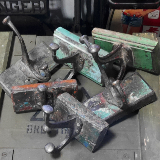 アンティーク ウッドフックハンガー BRASS WOOD フックの画像