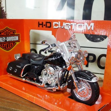ハーレーダビッドソン2013 FLHRC ROAD KING クラシック  バイク  アメリカン雑貨画像