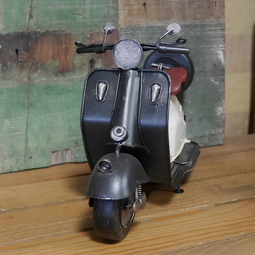 ブリキのおもちゃ　ブリキ製スクーター　ガレージインテリア　アメリカン雑貨画像