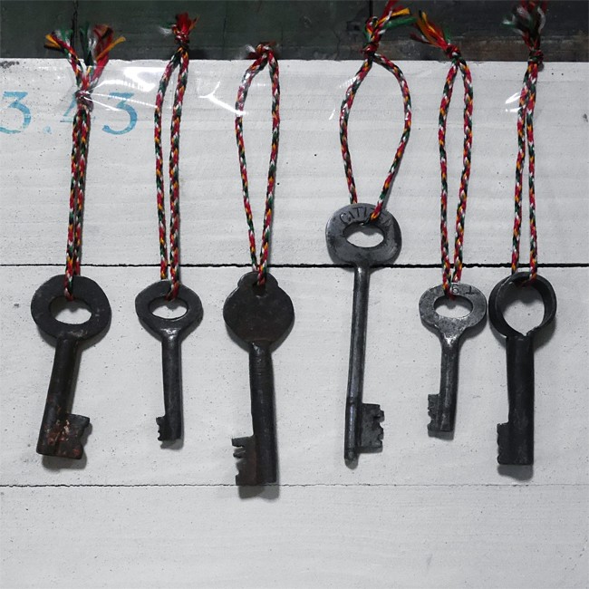 アンティークキー キーホルダー ユーズドアンティーク 鍵　KEYの画像