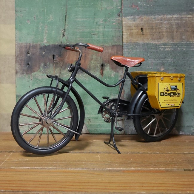 自転車・オブジェ：ブリキのおもちゃ
