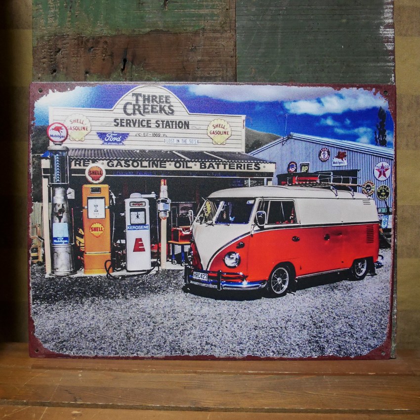 アンティークメタルプレート レッドバス インテリアティンサイン　ワーゲンバス　アメリカン雑貨の画像