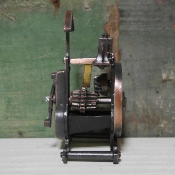 アンティーク小物シャープナー　鉛筆削り　レトロインテリア 　アメリカン雑貨画像