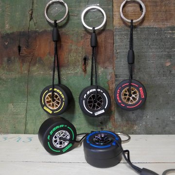 レーシングカータイヤ キーホルダー ピレリ PZERO キーリング アメリカン雑貨　の画像