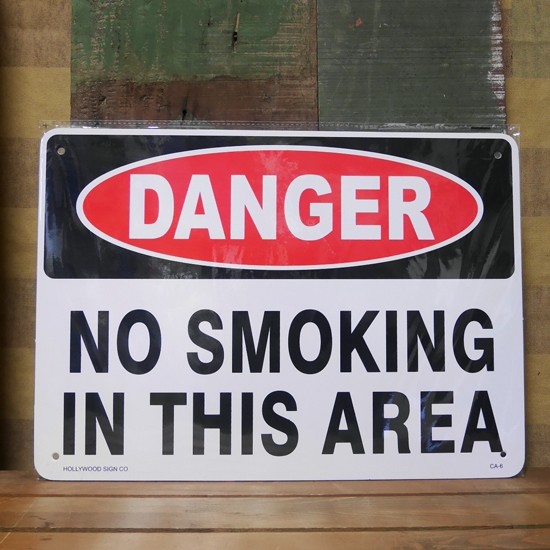 注意 禁煙エリア DANGER NO SMOKING IN THIS AREA 　プラスティックサイン看板　アメリカン雑貨画像