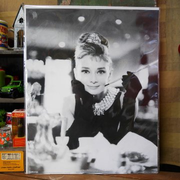 ポスター オードリーヘップバーン「 ティファニーで朝食を」 映画スターポスター　アメリカン雑貨画像