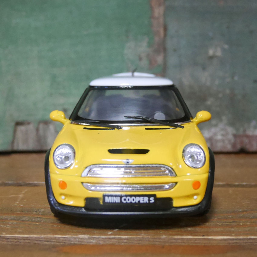 ミニクーパS 1/28 プルバックミニカー mini cooper　キンスマート アメリカン雑貨の画像