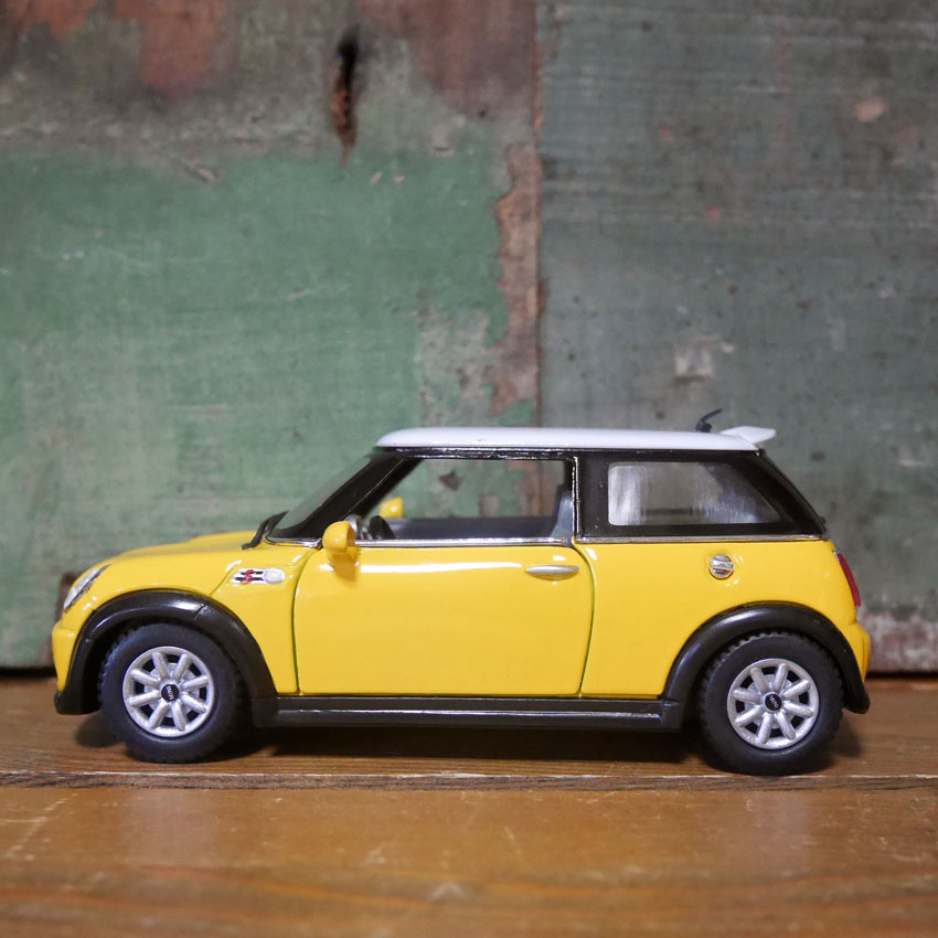 ミニクーパS 1/28 プルバックミニカー mini cooper　キンスマート アメリカン雑貨の画像