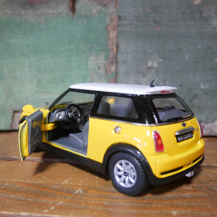 ミニクーパS 1/28 プルバックミニカー mini cooper　キンスマート アメリカン雑貨の画像
