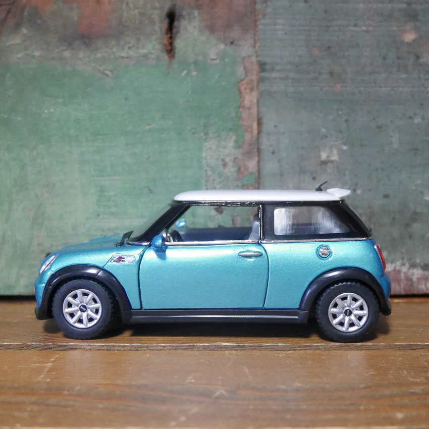 ミニクーパS 1/28 プルバックミニカー mini cooper　キンスマート アメリカン雑貨の画像