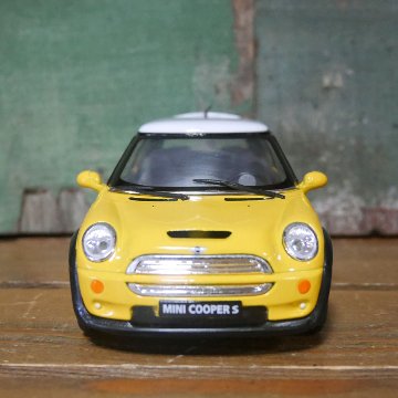 ミニクーパS 1/28 プルバックミニカー mini cooper　キンスマート アメリカン雑貨の画像