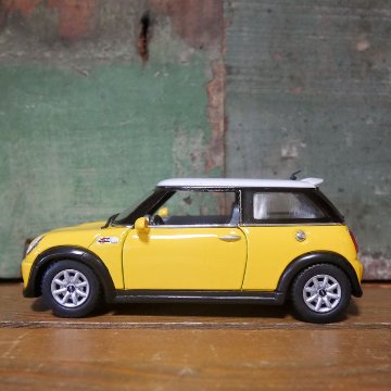 ミニクーパS 1/28 プルバックミニカー mini cooper　キンスマート アメリカン雑貨の画像