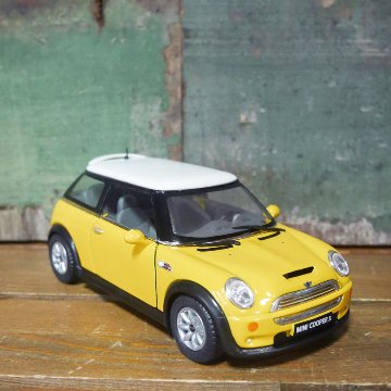 ミニクーパS 1/28 プルバックミニカー mini cooper　キンスマート アメリカン雑貨の画像