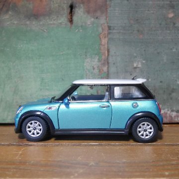 ミニクーパS 1/28 プルバックミニカー mini cooper　キンスマート アメリカン雑貨の画像