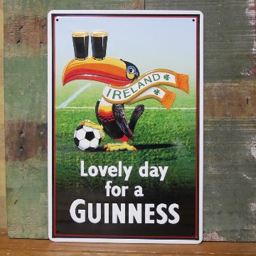ギネスビール アンティークメタルエンボスプレート GUINNESS SOCCER ブリキ看板 インテリア　ティンサイン　アメリカン雑貨の画像
