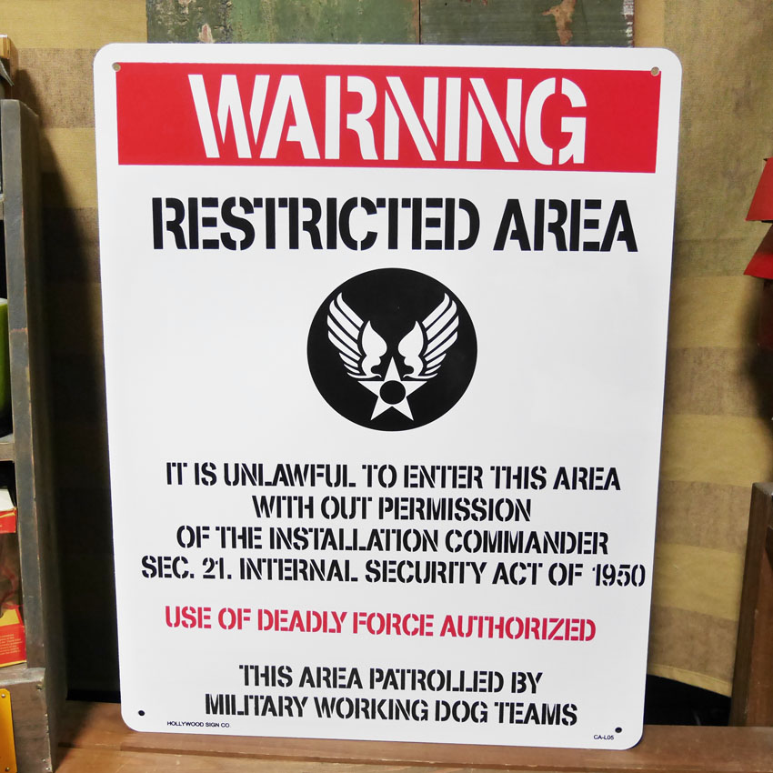 AMERICAN プラスチック サインボード USAF RESTRICTED AREA 看板 アメリカン インテリア 制限エリア　アメリカン雑貨の画像