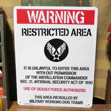 AMERICAN プラスチック サインボード USAF RESTRICTED AREA 看板 アメリカン インテリア 制限エリア　アメリカン雑貨の画像