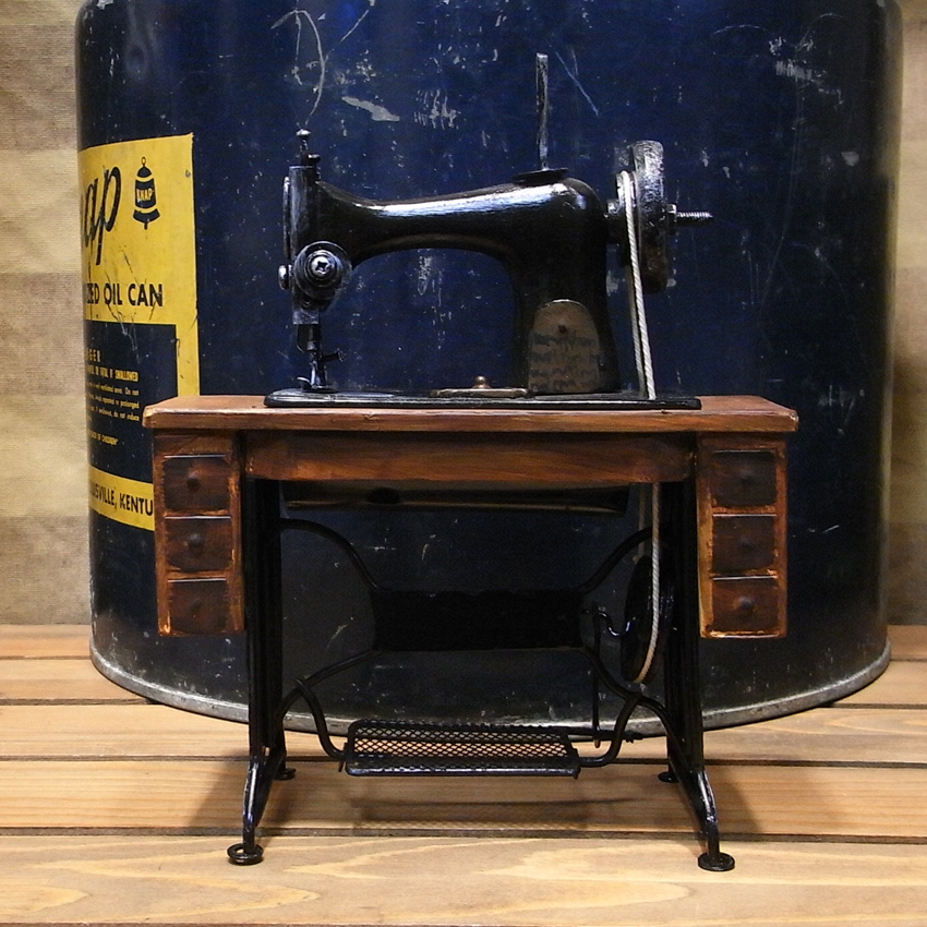 レトロソーイングマシン インテリア オブジェ ミシン レトロインテリア レトロ雑貨の画像