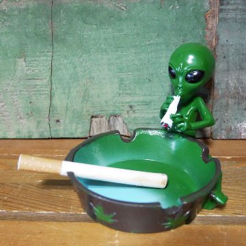 エイリアン　宇宙人アッシュトレイ 卓上灰皿　レジン製灰皿 アメリカン雑貨の画像