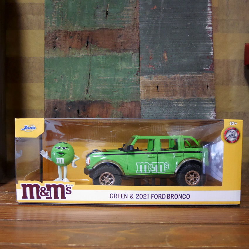 M&M'S レトロミニカー 1/24 JADA TOYS 2021 FORD BRONCO w/GREEN FIGURE エムアンドエムズ　アメリカン雑貨の画像