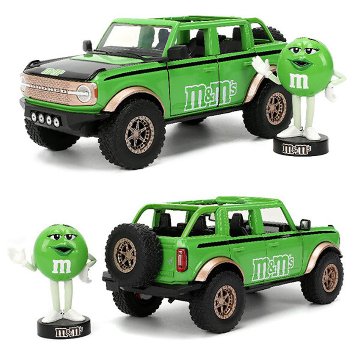M&M'S レトロミニカー 1/24 JADA TOYS 2021 FORD BRONCO w/GREEN FIGURE エムアンドエムズ　アメリカン雑貨の画像