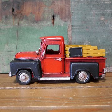 ピックアップ レッド トラック  ブリキのおもちゃ ブリキ製自動車 アメリカン雑貨の画像
