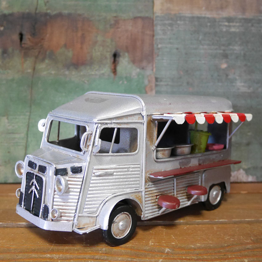 ぶりきのおもちゃ（van truck)