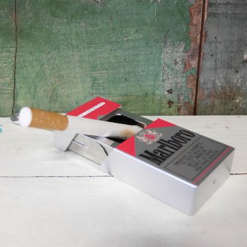 タバコ箱型 携帯灰皿 キーホルダー 灰皿 ジャックダニエル マルボロ　灰皿の画像