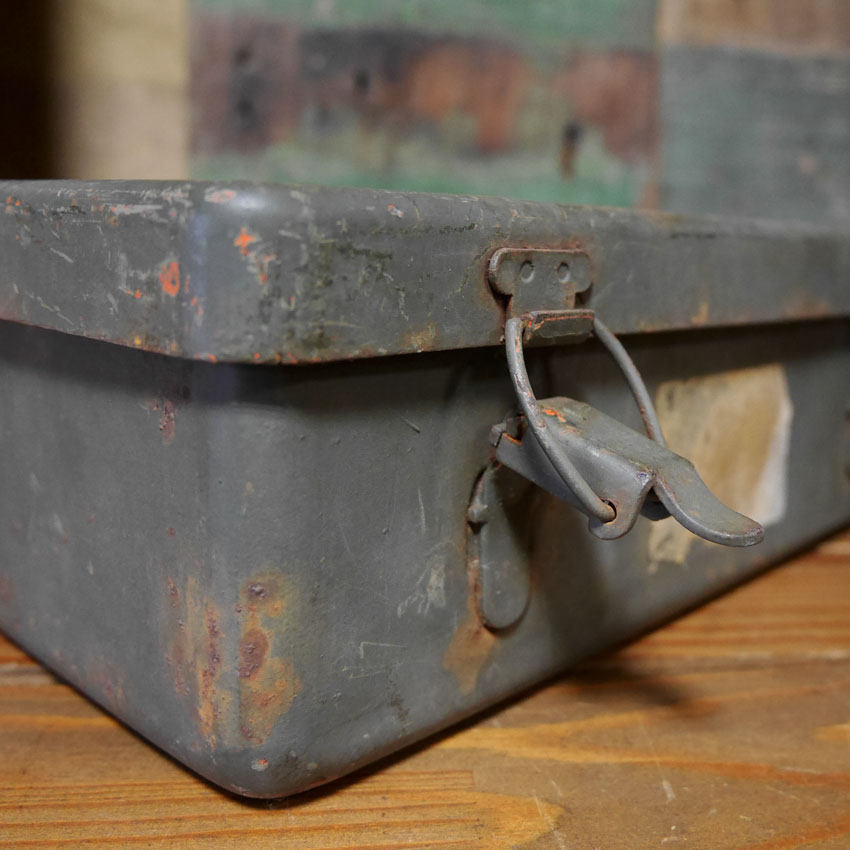 フランス軍 ファーストエイド メタルボックス ミリタリー インテリア 収納 救急箱　アンティーク雑貨の画像