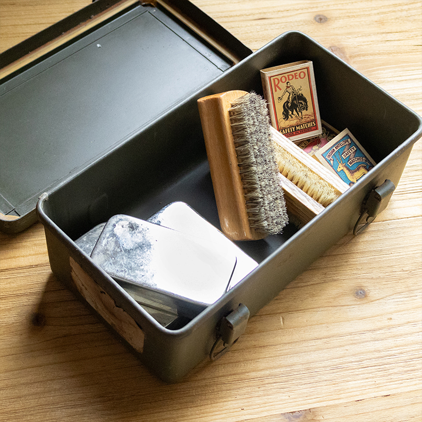 フランス軍 ファーストエイド メタルボックス ミリタリー インテリア 収納 救急箱　アンティーク雑貨の画像