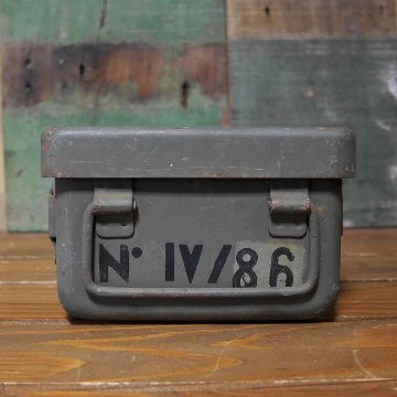 フランス軍 ファーストエイド メタルボックス ミリタリー インテリア 収納 救急箱　アンティーク雑貨の画像